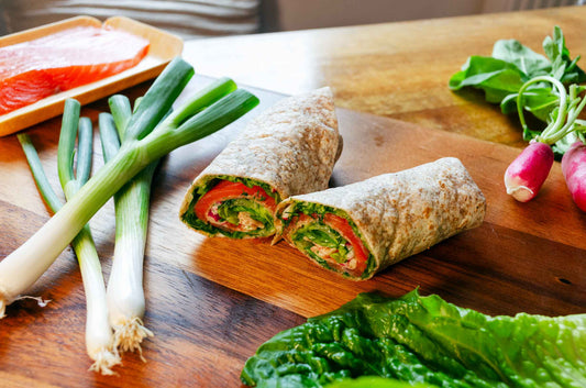 Tortilla Wrap con salmone affumicato, lattuga e ravanelli