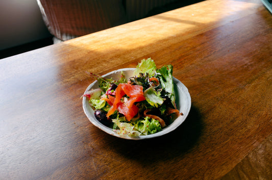 Insalata estiva con salmone affumicato
