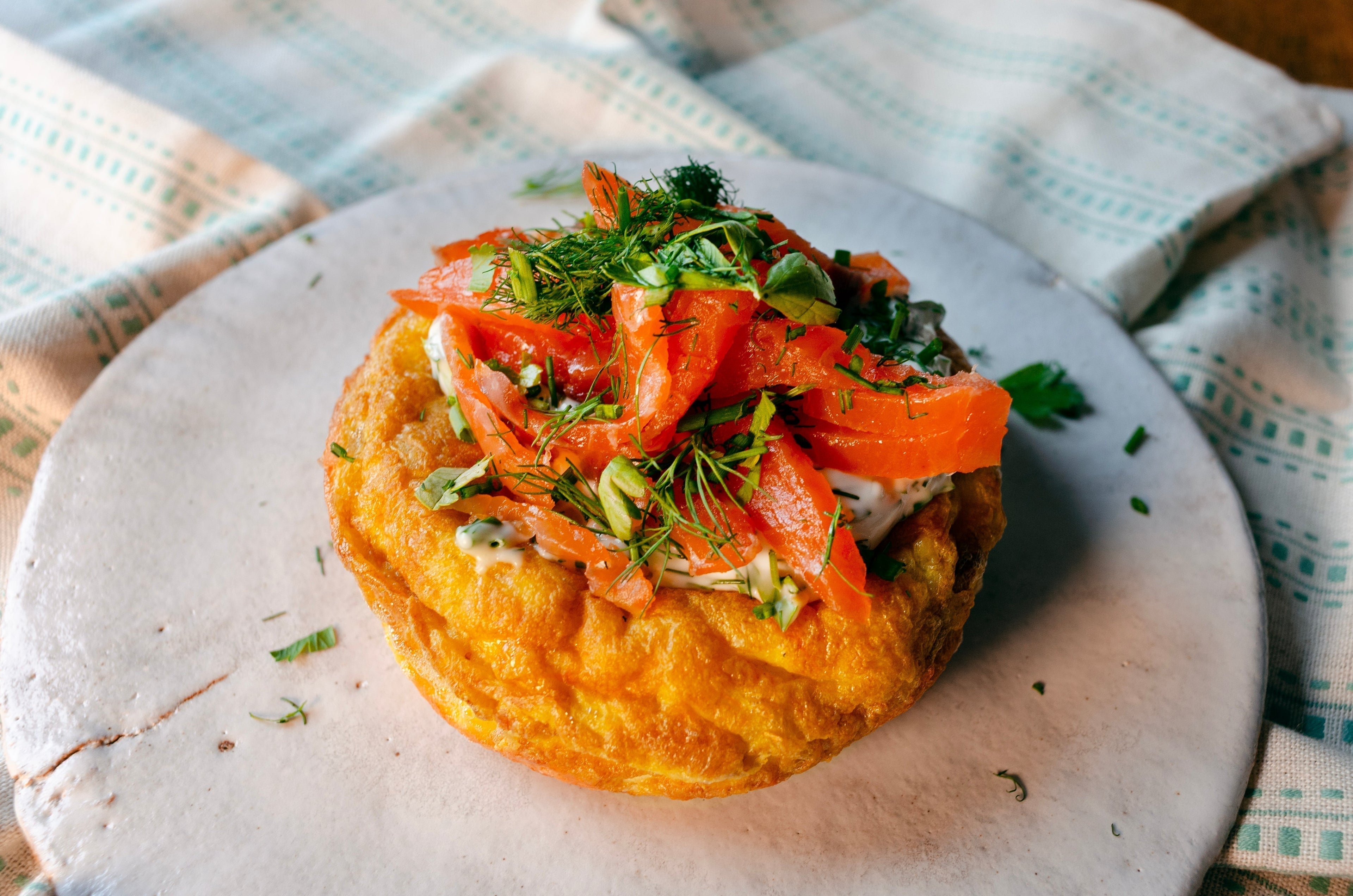 Tortilla, maionese alle erbe e salmone affumicato