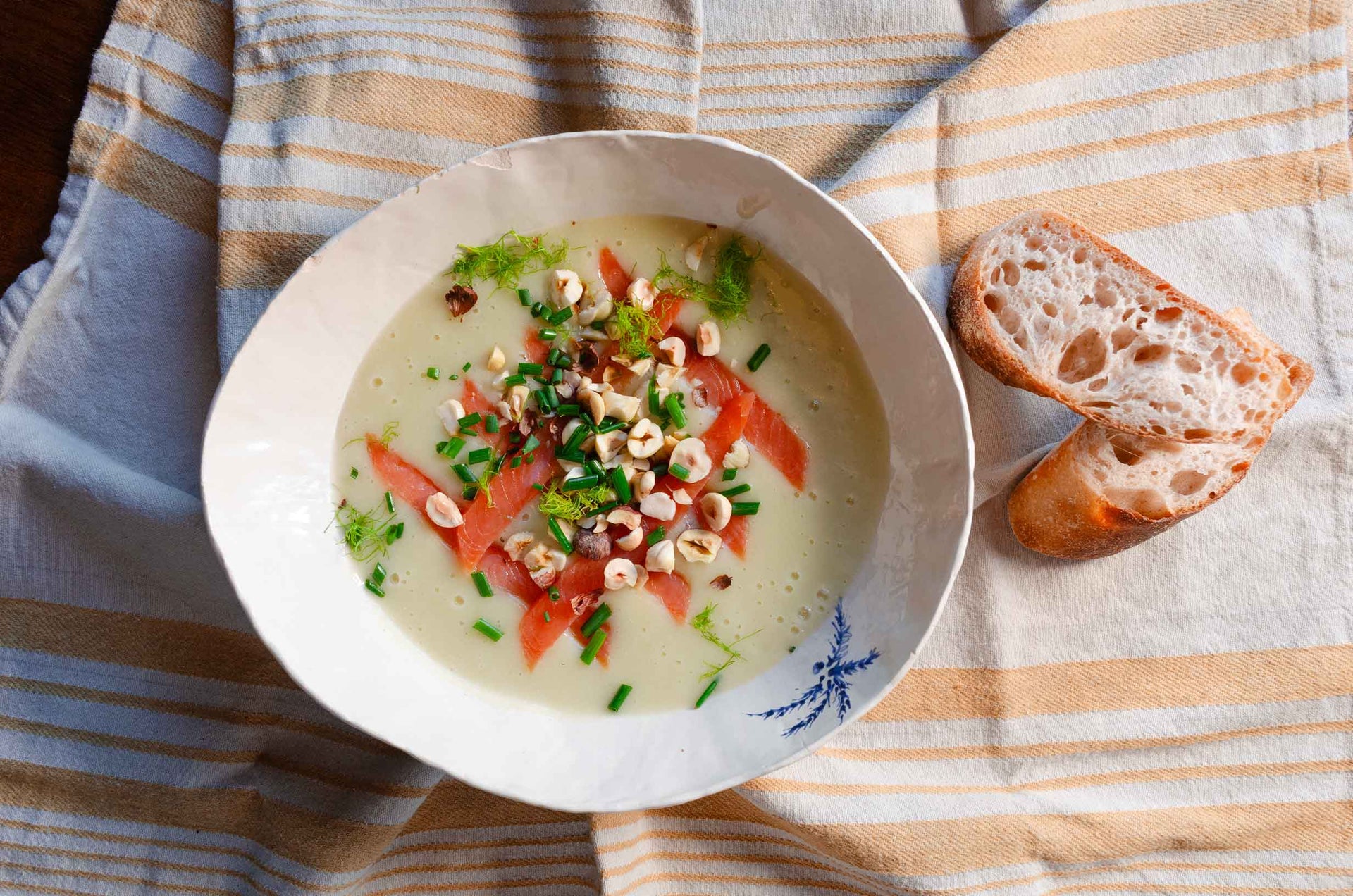 Vellutata di patate e finocchio con salmone affumicato