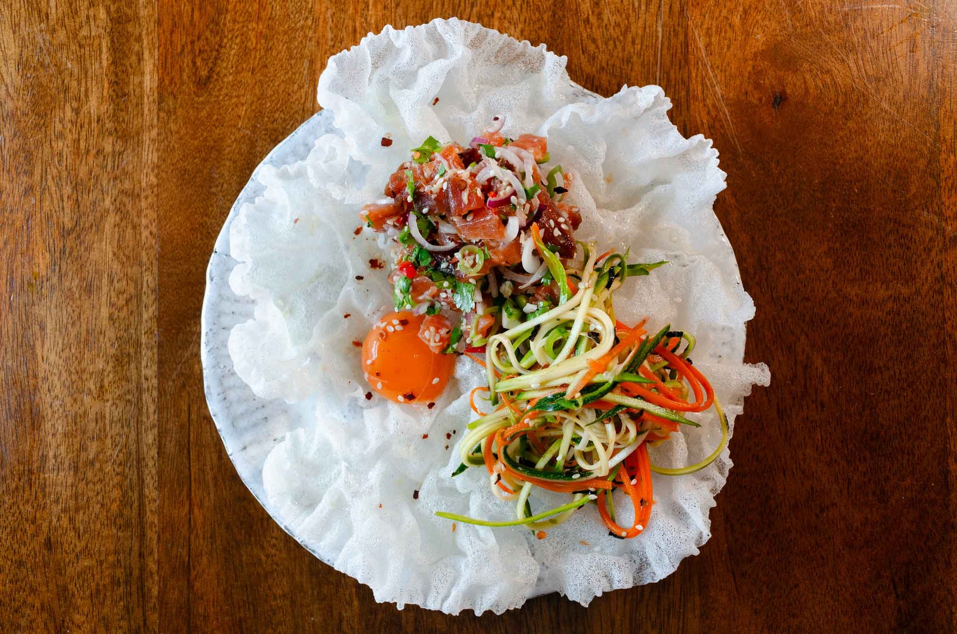 Fiore di riso con tartare di salmone affumicato Whisky&Soia
