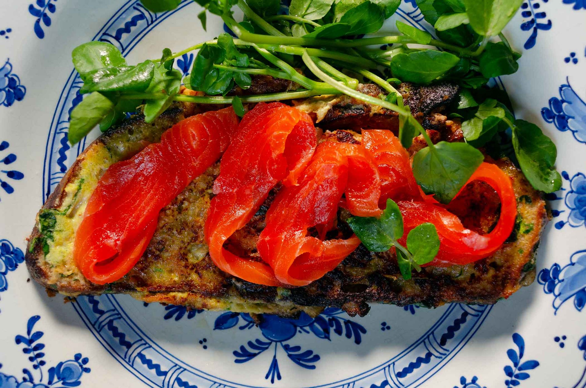 Miso French toast con trota affumicata