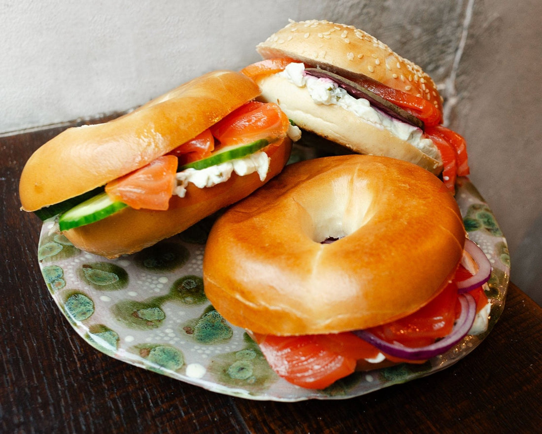 Bagel al Salmone Affumicato: La colazione perfetta da New York - Smokin' Brothers Salmone Affumicato