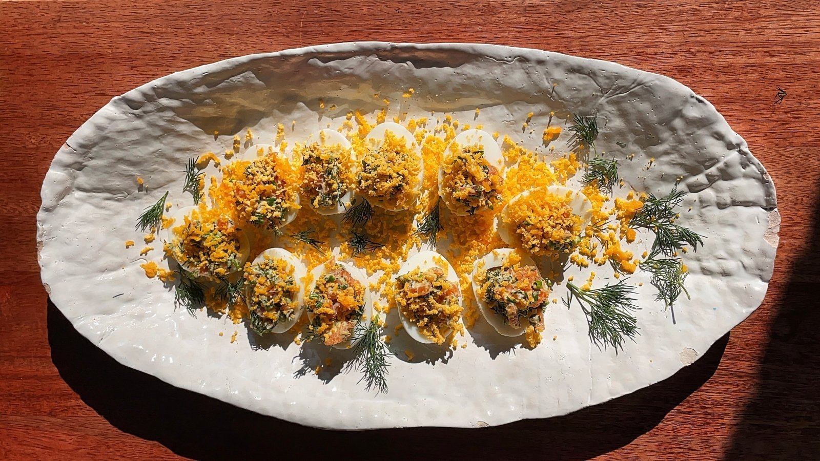 Uova alla Mimosa con Salmone Affumicato: Perfetta Per Pasqua e Brunch Eleganti - Smokin' Brothers Salmone Affumicato