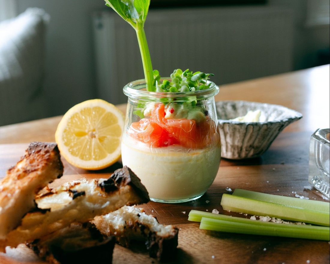 Uova ‘en cocotte’ con salmone affumicato e crema al wasabi. - Smokin' Brothers Salmone Affumicato